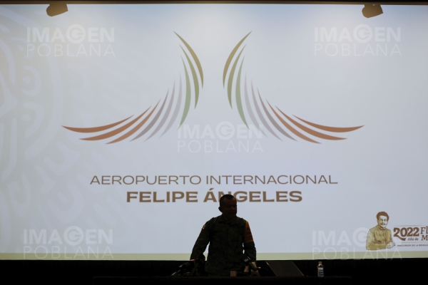 López Obrador crea empresa militar para manejar aeropuertos y Tren Maya