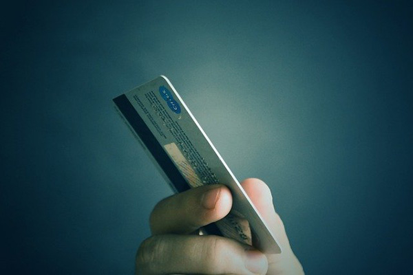 Qué es el “fraude amigo”, problema financiero que creció 72% en México