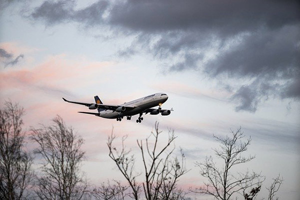 Autoridades italianas recomiendan a aerolíneas nacionales evitar volar sobre Ucrania