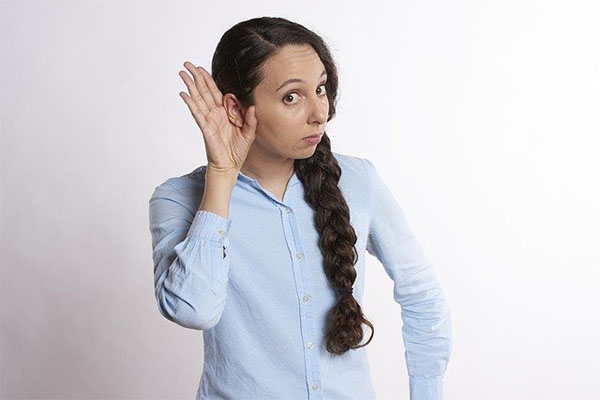 ¿Qué es el “tinnitus”, el síntoma recién relacionado con el COVID-19?