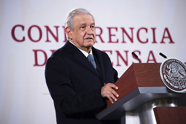AMLO ahora pide al INAI información sobre Loret, socios y familiares