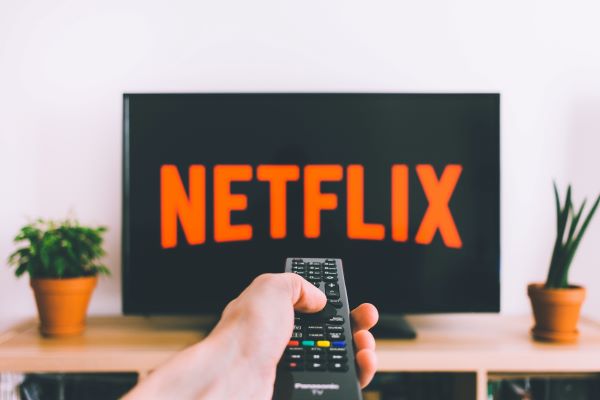Las series más cortas de Netflix para maratonear en un día