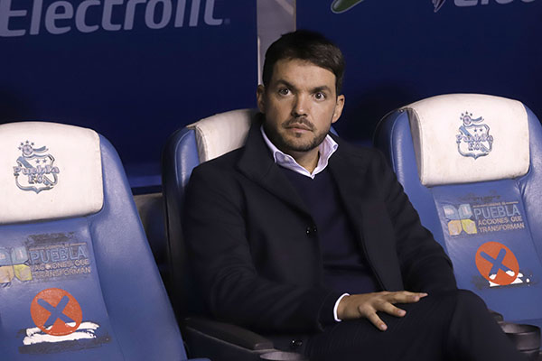 A Larcamón no le gustó el troleo en redes del Puebla sobre Rayados