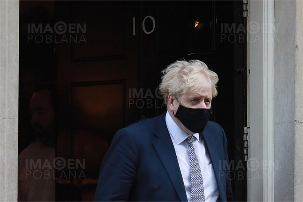 Boris Johnson califica de "montaje" el ataque contra una escuela en Ucrania