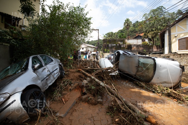 Alertan riesgo de más lluvias fuertes sobre Petrópolis