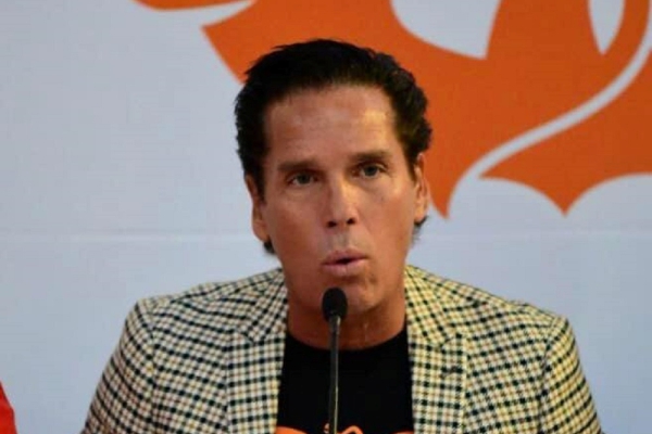 Roberto Palazuelos abandona carrera por Quintana Roo tras videoescándalo