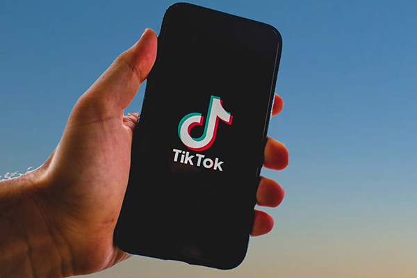 Ruffo y Buenfil, las “veinteañeras” que roban la atención en TikTok