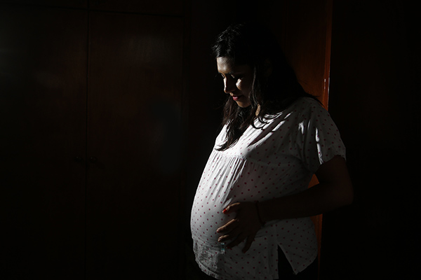 Regulación federal, necesaria en maternidad subrogada
