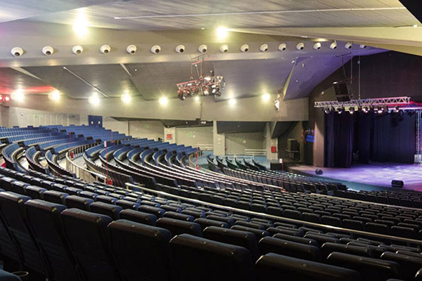 Varios heridos al derrumbarse techo de auditorio en Parque de Atracciones de Madrid