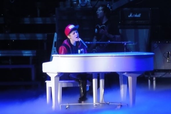 Justin Bieber da positivo en covid durante su gira