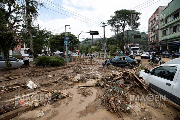 Asciende a 176 cifra de muertos por aludes e inundaciones en Petrópolis