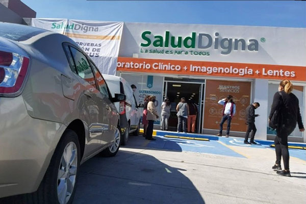 Da negativo a COVID-19 pero sufre infarto fulminante en pleno laboratorio