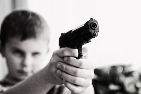 Estudiante se dispara accidentalmente tras ingresar con un arma a su secundaria