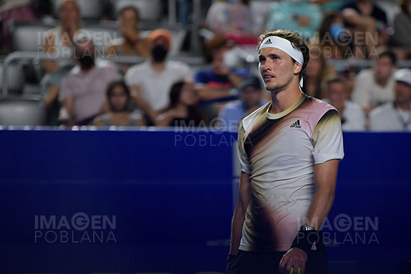 Alexander Zverev agrede a raquetazos al árbitro; se va de Acapulco