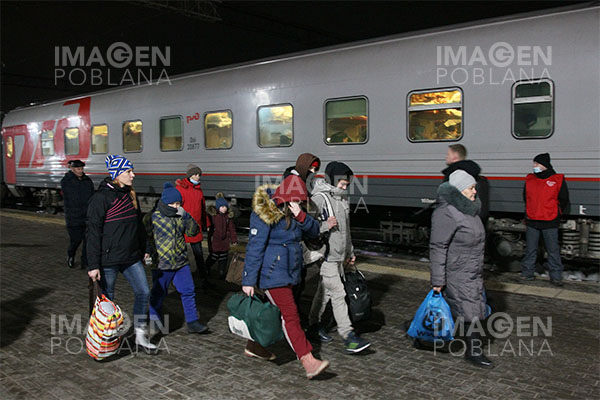 Más de 96,000 personas huyen a Rusia de los bombardeos ucranianos