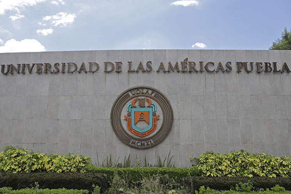 Cecilia Anaya toma posesión del campus de la UDLAP