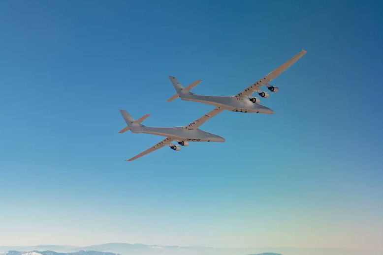 Roc, el avión más grande del mundo, completa su cuarto vuelo antes de salir al mercado