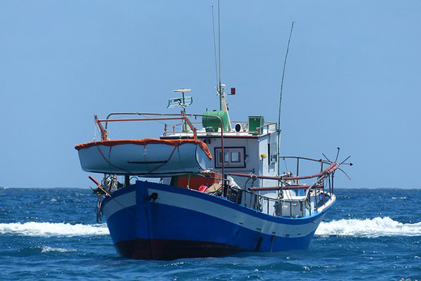 Cierra Canadá puertos y aguas interiores a barcos pesqueros rusos