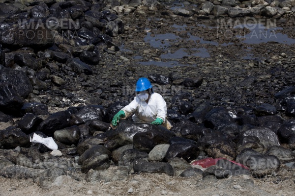 Pescadores protestan contra Repsol por incumplir compromisos tras derrame de crudo