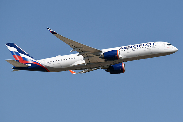 EU prohíbe a aerolíneas rusas usar su espacio aéreo a partir del jueves