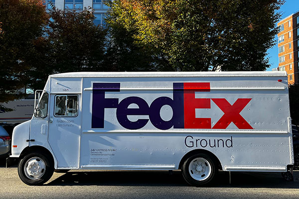 FedEx suspende servicios en Rusia