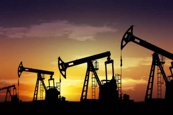 Precio de petróleo de EU sube a máximo histórico por temores del conflicto armado