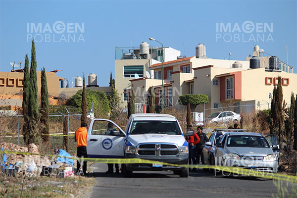 Abandonan dos cadáveres maniatados junto a un mensaje