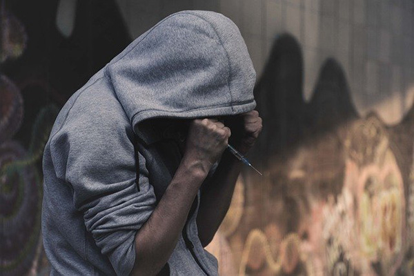 Estudio señala que la tasa de mortalidad por sobredosis de drogas varía entre etnias
