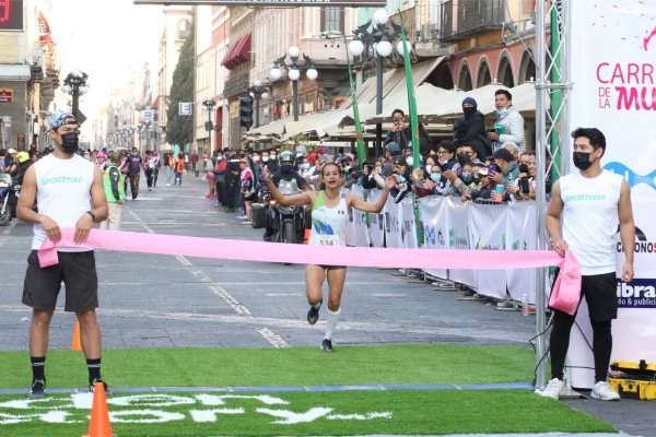 Más de 2,000 mujeres participan en la Carrera de la Mujer 2022