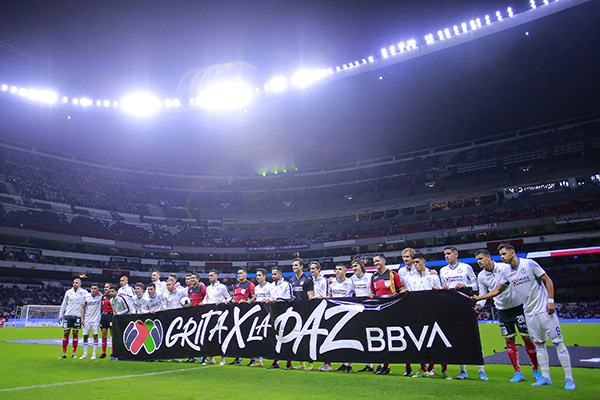 Aficionados del Puebla también sufrieron agresiones en el Azteca