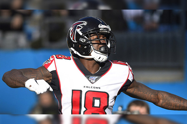 NFL suspende toda la temporada a Calvin Ridley por apostar en juegos de la liga