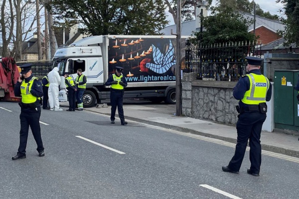 El camionero que embistió la embajada rusa en Dublín lo hizo en presencia de policías