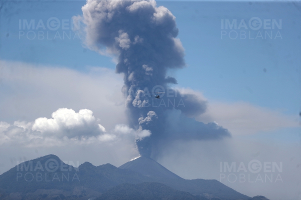 Posible erupción del Volcán de Fuego causa movilización en Guatemala