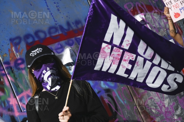 Miles marchan en México contra los feminicidios en el Día Internacional de la Mujer
