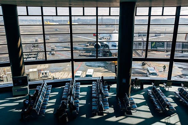 Precios de combustibles obligan a aerolíneas a reducir sus vuelos