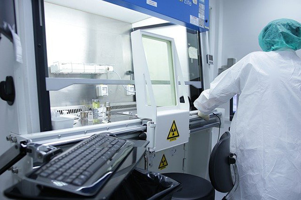 EU dice que dichos de Rusia sobre laboratorios en Ucrania son falsos