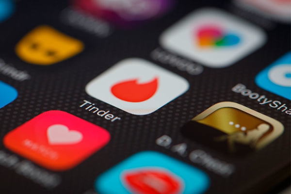 Mujeres con bitcoins, blanco preferido de los estafadores en apps de citas