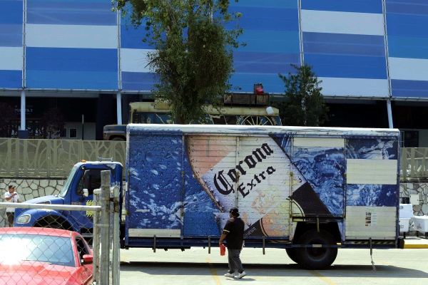 ¿Prohibir la cerveza en estadios sirve para frenar violencia?