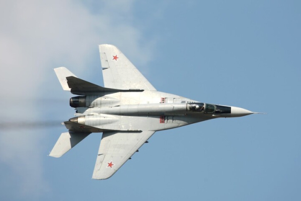 EU califica de "alto riesgo" transferencia de aviones de combate MiG-29 a Ucrania