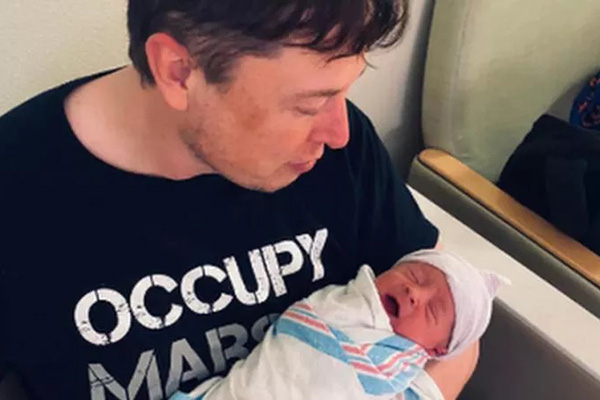 Elon Musk y Grimes mantuvieron dos años en secreto a su hija Exa Dark Sideræl Musk