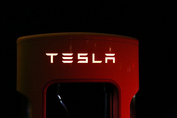 Tesla pagará 3 meses de sueldo a empleados ucranianos que sean llamados a la guerra