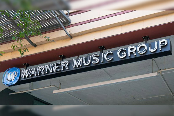 Warner Music y Sony Music se unen a la suspensión de actividades en Rusia