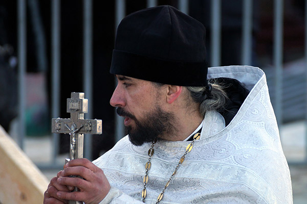 Multan a un sacerdote por desacreditar al Ejército de Rusia