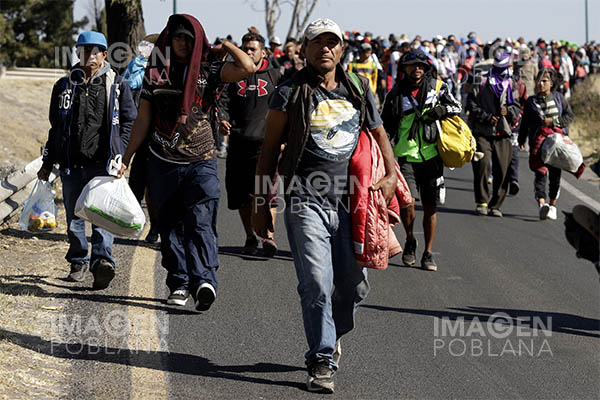 Protestan migrantes cosiéndose la boca en visita de López Obrador a Chiapas
