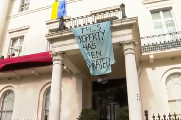 Activistas ocupan una lujosa residencia londinense en protesta contra Rusia