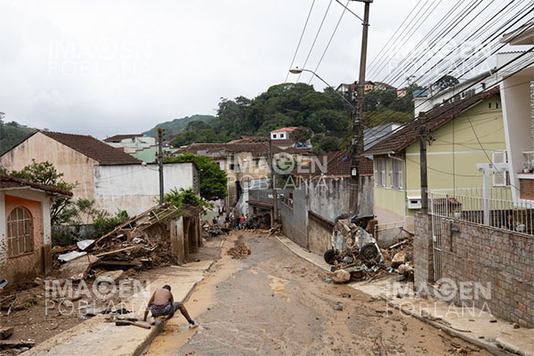 Cuatro personas siguen desaparecidas en Petrópolis a un mes del alud
