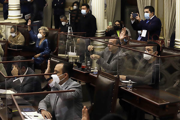No echar a perder tema del aborto, pide Barbosa a diputados