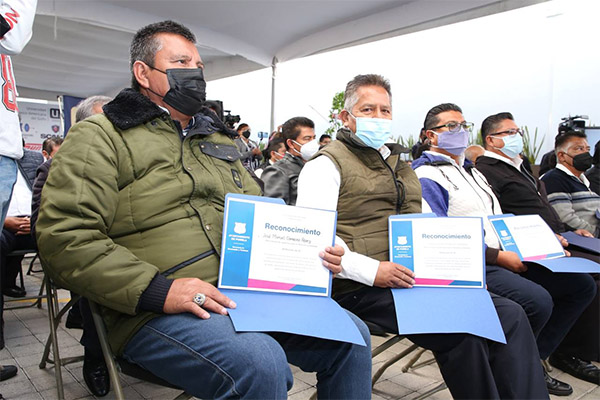 Capacitan a trabajadores del volante en atención al turismo