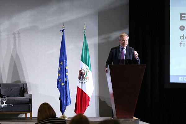 Embajador de la UE responde a carta de López Obrador contra el Parlamento Europeo
