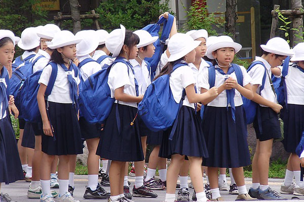 Escuelas de Tokio eliminan duras normas sobre peinados y vestimenta de los estudiantes